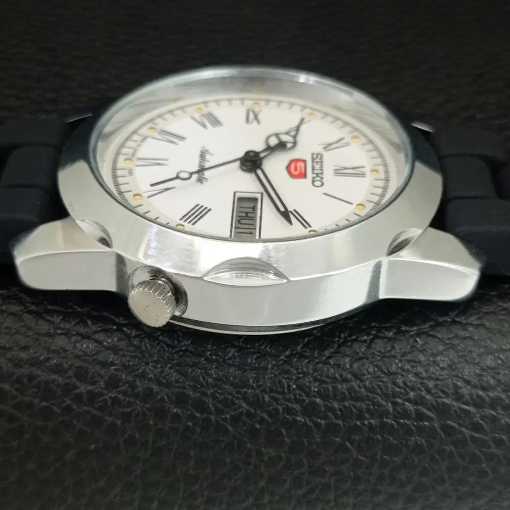 Vintage 1973 Seiko Automatic Mens Silver Watch W/daydate & White accents